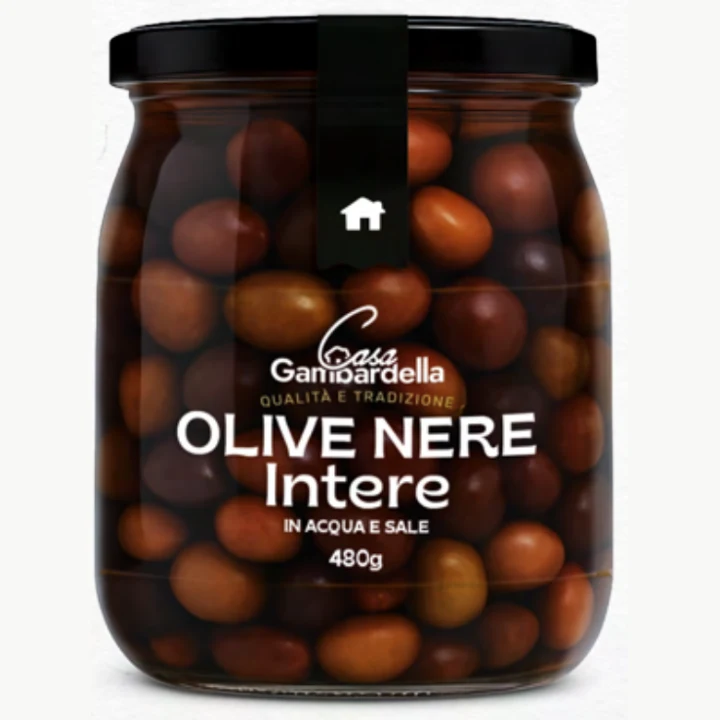 Olive Nere Intere in acqua e sale