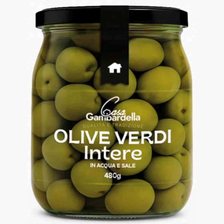 Olive Verdi Intere in acqua e sale
